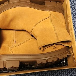 UGG Men’s Skyview Classic Pull-On Suede Boots 10 US 43 EU  In The Box